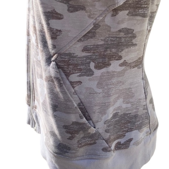 Athleta Triumph Hoodie. Gray camo zip up jacket. Size Medium. - Picture 5 of 9